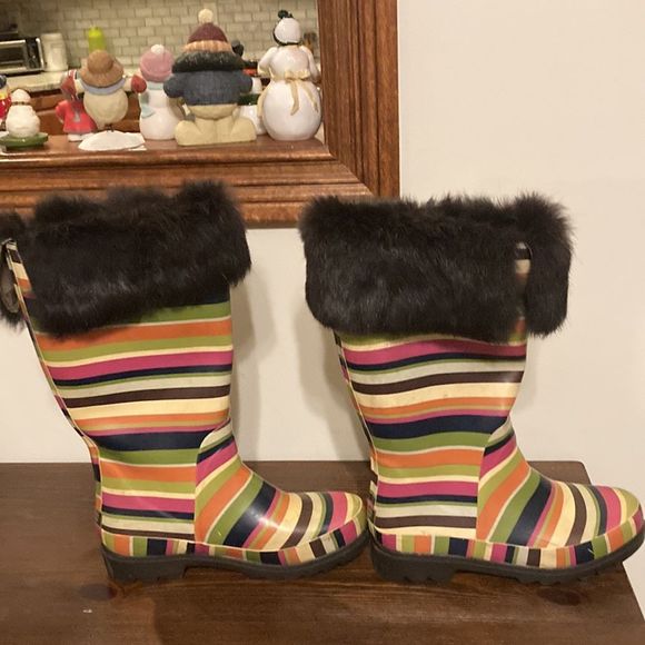 Coach Peony striped rainbow boots with furry top size 7 B. Rubber Rain boots - Picture 8 of 9